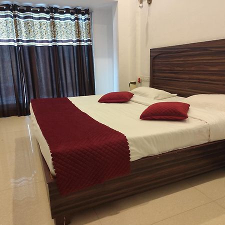 Central Hotel Khajurāho Екстериор снимка