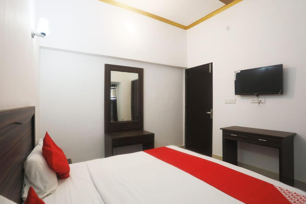 Central Hotel Khajurāho Екстериор снимка