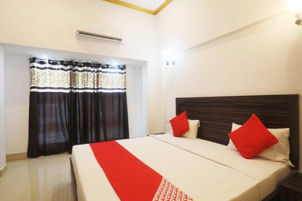 Central Hotel Khajurāho Екстериор снимка