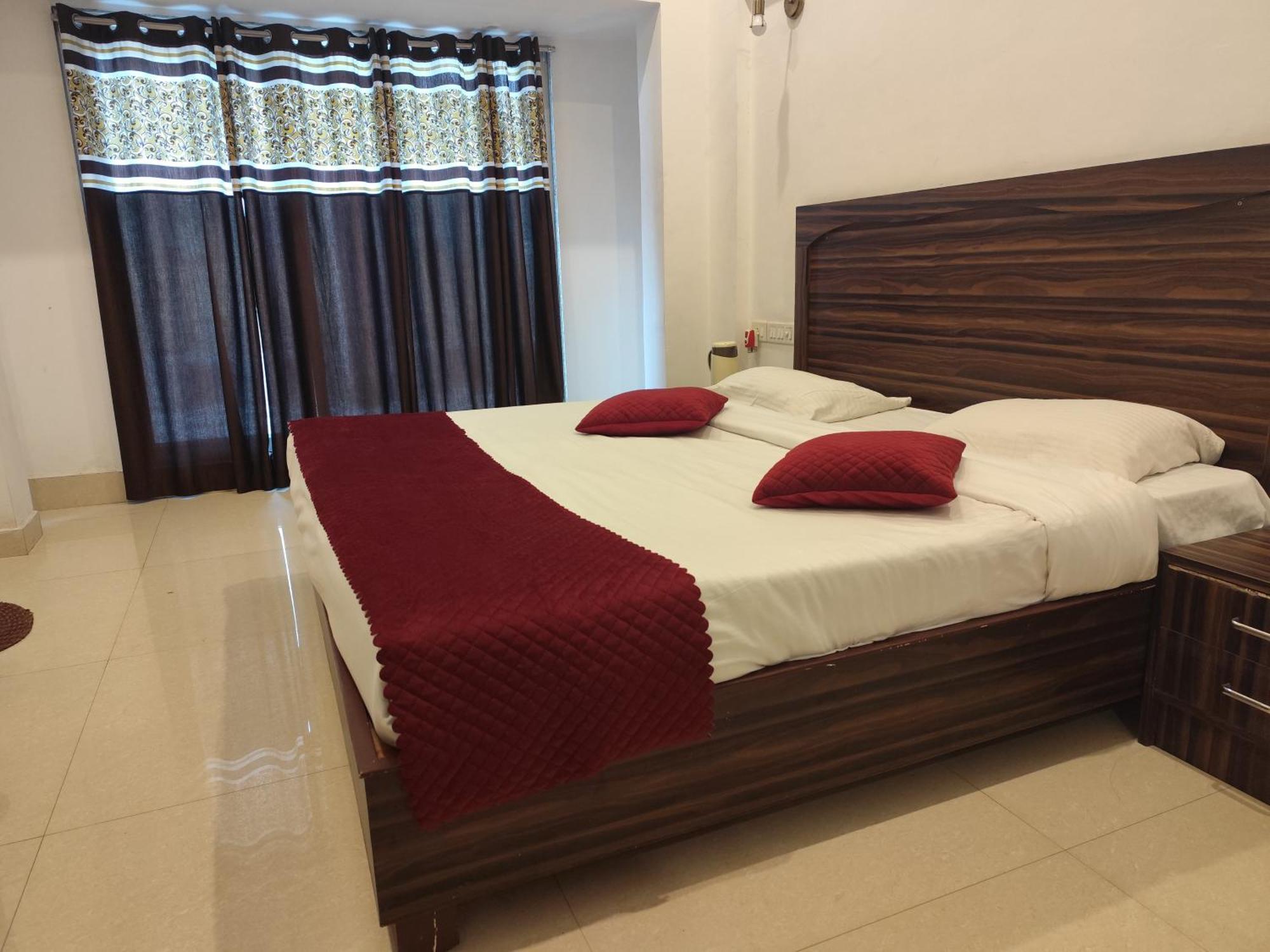Central Hotel Khajurāho Екстериор снимка