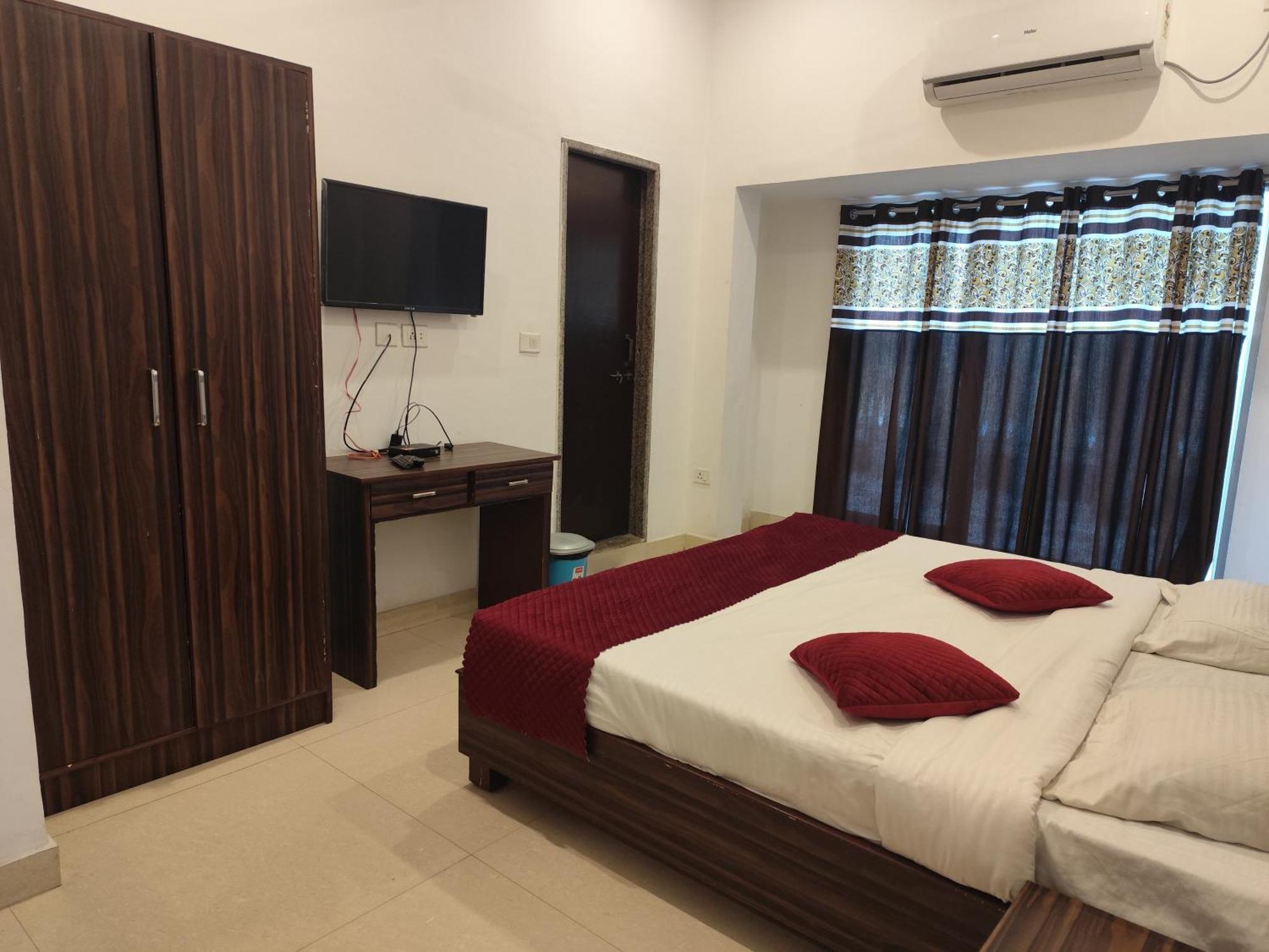 Central Hotel Khajurāho Екстериор снимка