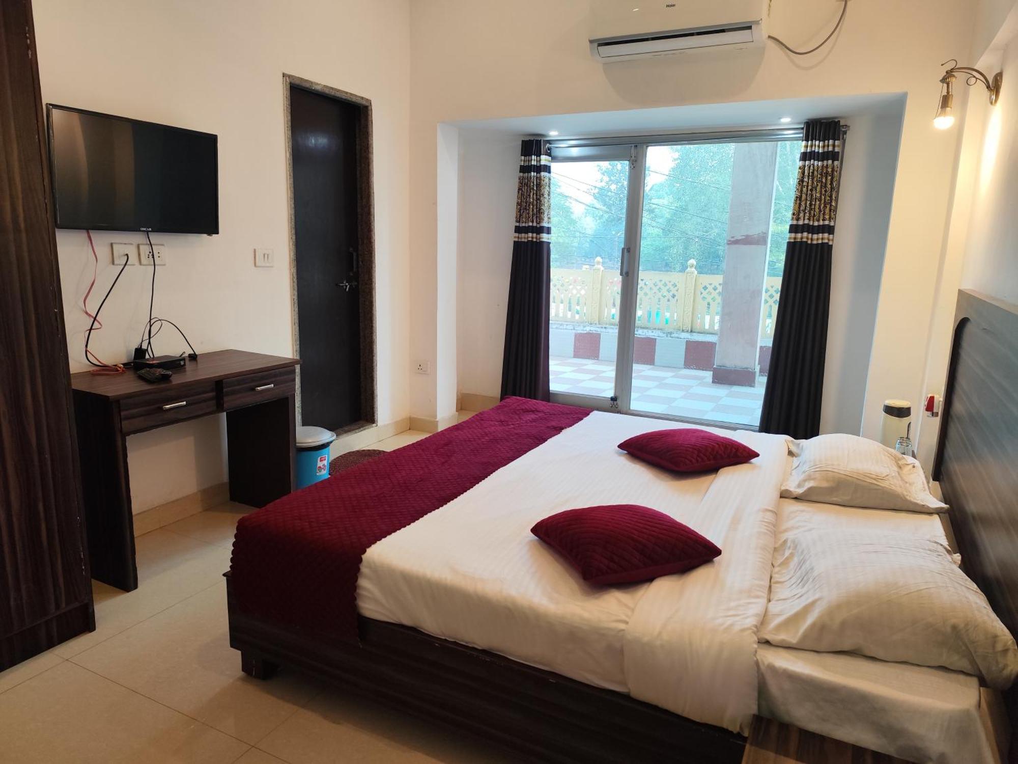 Central Hotel Khajurāho Екстериор снимка